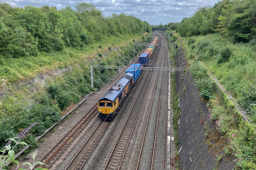 66726, 12.18 London Gateway-Hams Hall (4M47, 14L), Roade cutting 
 Seen on Monday working the 4M47 66726 'Sheffield Wednesday' is captured again on exactly the same working! This time the 12.18 London gateway to Hams Hall is seen passing through a sunbathed Roade cutting creating a much better photograph than Monday's despite today's being taken on my mobile 'phone, see.... https://www.ontheupfast.com/p/21936chg/30057250376/x66726-12-18-london-gateway-hams 
 Keywords: Sheffield Wednesday 66726 12.18 London Gateway-Hams Hall 4M47 Roade cutting