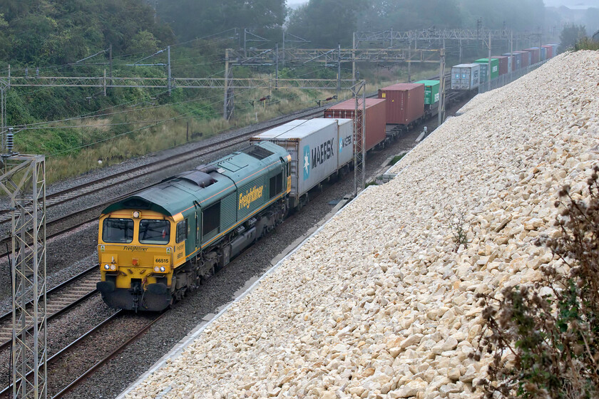 66515, 04.59 Trafford Park-Felixstowe North (4L41, 6E), Ashton Road bridge 
 66515 leads the 4L41 Trafford Park to Felixstowe Freightliner just south of Roade in Northamptonshire. As can be seen the sun has disappeared on this particular morning with some fog and mist taking its toll on the lighting. 
 Keywords: 66515 04.59 Trafford Park-Felixstowe North 4L41 Ashton Road bridge Freightliner