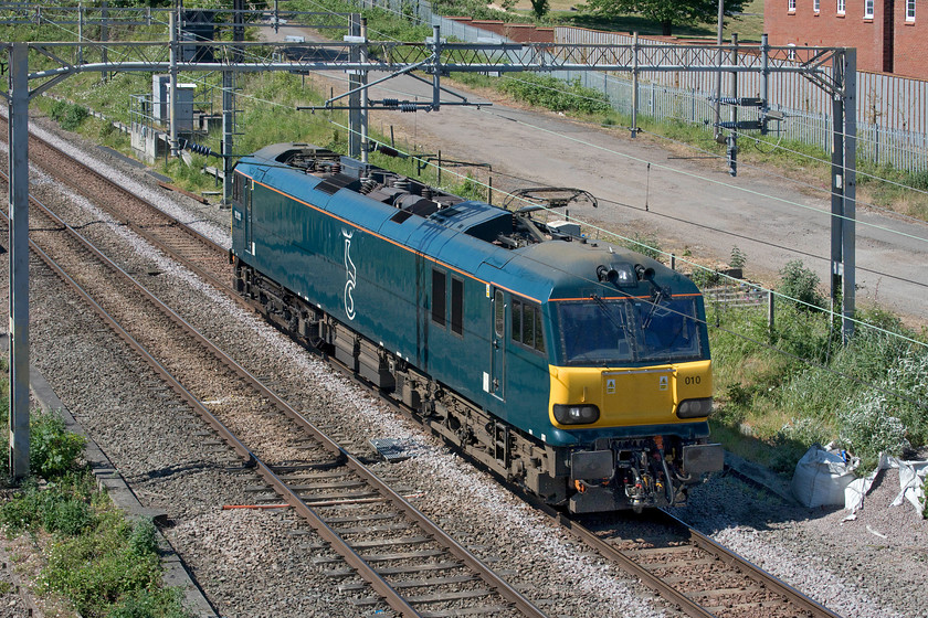 92010, 13.41 Crewe TMD-Wembley Inter City depot (0Z93, 56E), site of Roade station 
 I suspect that 92010 was returning from Crewe to Wembley having undergone an examination or maintenance. The Caledonian Sleeper locomotive is seen passing the site of Roade station running as 0Z93 that left Crewe at 13.41. 
 Keywords: 92010 13.41 Crewe TMD-Wembley Inter City depot 0Z93 site of Roade station CS Caledonian Sleeper