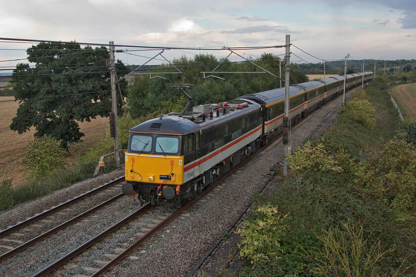 4. 87002 , LS 17.42 London Euston-Manchester P (1Z41, 3L), Milton crossing