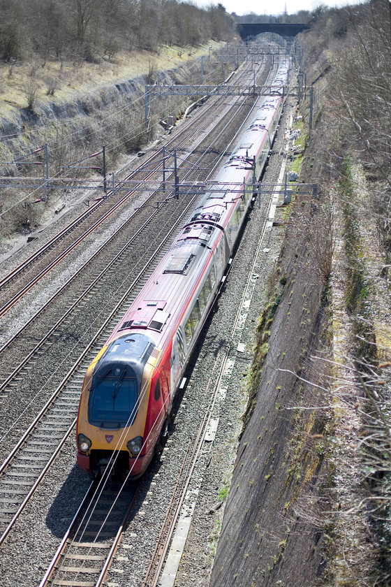 Class 221, VT 11.23 London Euston-Shrewsbury (9J17), Roade Cutting 
 A pair of class 221s head north through Roade Cutting forming the 11.23 Euston to Shrewsbury. 
 Keywords: Class 221 11.23 London Euston-Shrewsbury 9J17 Roade Cutting