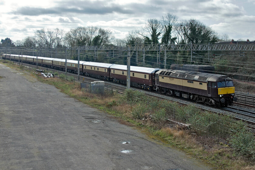 57601, 07.45 Southall WCR-Coventry (5Z68, 9L), site of Roade station 
 Unable to go out away from home due to 'domestic commitments' I had to make do with a local spot at the site of Roade's former station. This meant that the lighting was far from perfect hence this rather mediocre photograph of 57601 'Windsor Castle' leading the 07.45 Southal WCR to Coventry empty coaching stock move. 
 Keywords: 57601 07.45 Southall WCR-Coventry 5Z68 site of Roade station Windsor Castle Northern Belle