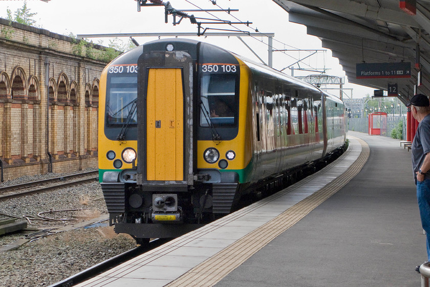 350103, LM 09.01 Birmingham New Street-Liverpool Lime Street (1F36), Crewe station 
 The second leg of our journey from Northampton to Knutsford is seen arriving at Crewe. We took 350103 working the 09.01 Birmingham New Street to Liverpool Lime Street the relatively short distance to Hartford. 
 Keywords: 350103 09.01 Birmingham New Street-Liverpool Lime Street 1F36 Crewe station London Mildand Desiro