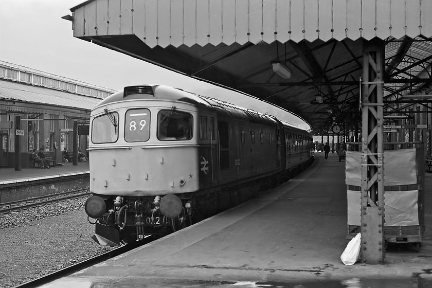 33022, unidentified Portsmouth Harbour-Cardiff Central working, Bath Spa station 
 33022 arrives at Bath Spa statin leading unidentified service from Portsmouth Harbour. This train would have been going to Bristol Temple Meads and then possibly on to Cardiff Central. Notice that in common with a number of the Southern's Class 33s that they have their number painted on the buffer beam. Also, notice my white carrier bag leaning against the canopy stanchion. This was probably a London Camera Exchange bag that contained the box and bits from my camera that had just been bought and pressed straight into service here at Bath. 
 Keywords: 33022 Portsmouth Harbour-Cardiff Central Bath Spa station