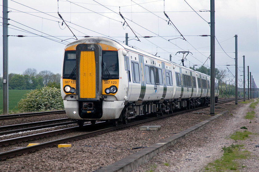 387123, GN 11.18Peterborough-London Kings Cross (2P47, 6L), White House Crossing TL227777 
 Great Northern operate a regular service between Peterborough and King's Cross. Sometimes, due to availability issues of other classes, class 387s are used on the Peterborough route rather than their more usual Cambridge and Kings Lyn services. Still in its Southern white with green door livery 387123 works the 11.18 Peterborough to London King's Cross past White House Crossing just north of Huntingdon. 
 Keywords: 387123 2P47 White House Crossing TL227777