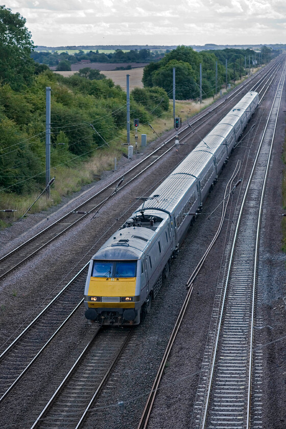 91108, GR 10.30 London King's Cross-Edinburgh Waverley (1S12), Westby SK962271 
 Unfortunately, the sun has gone behind an ever-increasing amount of cloud on this late summer's lunchtime. 91108 hauls the 1S12 10.30 King's Cross to Edinburgh Anglo-Scottish express up Stoke bank seen from near the village of Westby. 
 Keywords: 91108 10.30 London King's Cross-Edinburgh Waverley 1S12 Westby SK962271 East Coast IC225