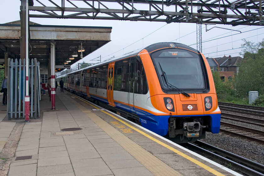 710376, LO 07.30 Watford Junction-London Euston (2C09, RT), South Kenton TfL station 
 TfL's 07.30 Watford Junction to Euston service arrives at South Kenton station worked by 710376. The Class 710s are now in squadron service throughout north and east London having suffered from the inevitable delays to their introduction that eventually began in 2019. 
 Keywords: 710376 07.30 Watford Junction-London Euston 2C09 South Kenton station