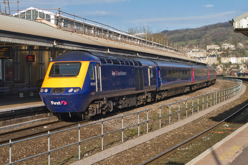 43088, GW 15.30 Bristol Temple Meads-London Paddington (1A23), Bath Spa station 
 The rear of the 1A21 15.30 Bristol to Paddington service is seen as it accelerates around the curve of Bath Spa's platform two. With 43145 leading the front of the train and now out of sight, 43088 pushes at the rear. This power car was introduced during the summer of 1978 becoming an Eastern Region power car as part of set 254017. 
 Keywords: 43088 15.30 Bristol Temple Meads-London Paddington 1A23 Bath Spa station First Great Western HST