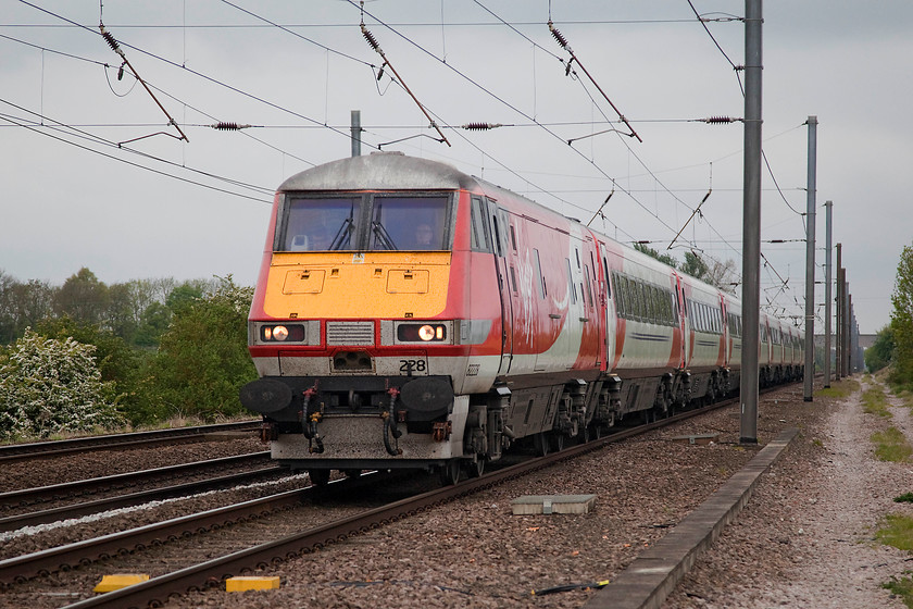 82228, GR 06.50 Glasgow Central-London Kings Cross (1E06, 2L), White House Crossing TL227777 
 DVT 82228 leads the 06.50 Glasgow central to London King's Cross past White House Crossing between Huntingdon and Peterborough. When the class 800 Azumas enter service at the end of 2018 these fine train sets, that have done sterling service since the late 1980s, face an uncertain future. There is talk of the MML and even the WCML or, storage and scrapping? 
 Keywords: 82228 1E06 White House Crossing TL227777