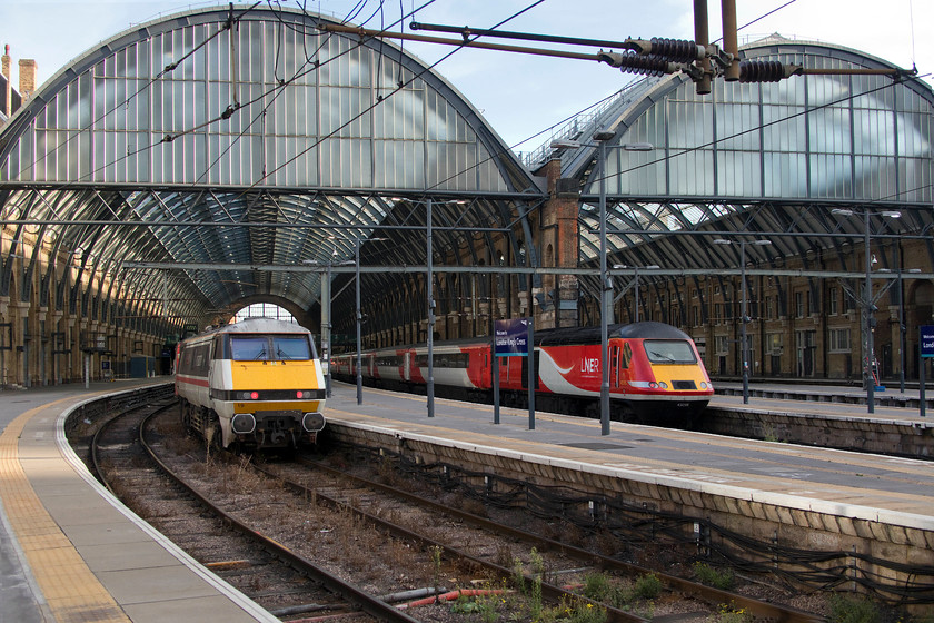 91119, GR 12.00 Edinburgh Waverley-London King`s Cross (1E14, 136L) & 43295, GR 16.03 York-London King`s Cross (1Y88, 36L), London King`s Cross station 
 In the very warm early evening light at King's Cross two trains sit having arrived from Edinburgh and York respectively. 91119 'Bounds Green' was at the back of the Anglo Scottish service with 43295 at the rear of the York stopper. Between them, they amassed a total of one hundred and seventy two delay minutes caused by the extremely hot weather. 
 Keywords: 91119 12.00 Edinburgh Waverley-London King`s Cross 1E14 43295 16.03 York-London King`s Cross 1Y88 London King`s Cross station