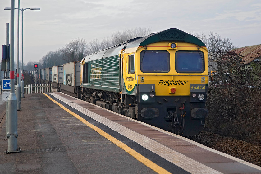 66414, 09.03 Bristol FLT-Felixstowe N FLT (4L31), Chippenham station 
 Looking very smart in the weak winter light 66414 leads the 09.03 Bristol FLT to Felixstowe FLT. This is a regular cross-country coast to coast Freightliner flow that saves a significant number of trucks travelling along the M4, round the M25 and up the A12; long may this and all other Freightliner workings continue to do this! 
 Keywords: 66414 09.03 Bristol FLT-Felixstowe N FLT Feightliner 4L31 Chippenham station