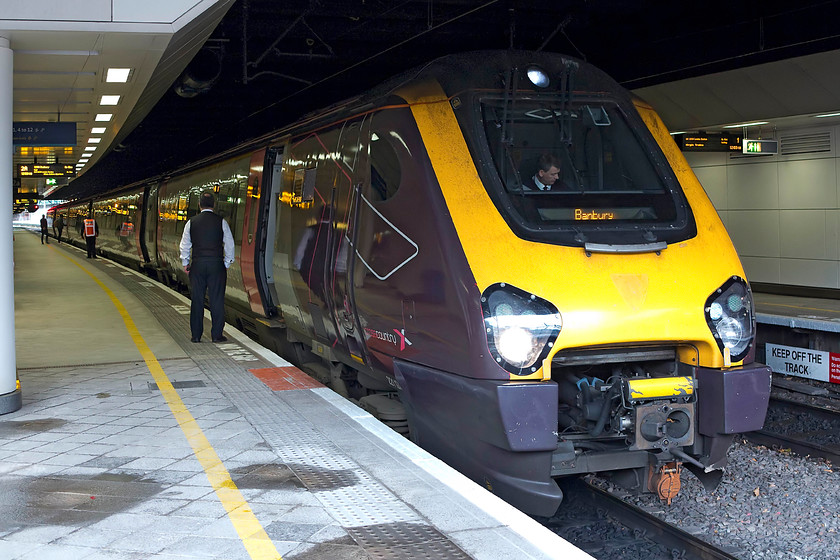 221128, XC 10.27 Manchester Piccadilly-Banbury (1O14), Birmingham New Street station 
 221128 is waiting for the 'off' at Birmingham New Street working the 10.27 Manchester Piccadilly to Banbury service. The unusual termination of this train is due to engineering works on the line south of Banbury. 
 Keywords: 221128 10.27 Manchester Piccadilly-Banbury 1O14 Birmingham New Street station