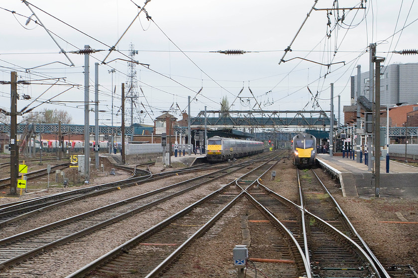 Class 82, VTEC 15.03 London King`s Cross-Leeds (1D19) & class 180, GC 15.21 Bradford Interchange-London-King`s Cross (1A67), Doncaster station 
 An interesting view of Doncaster station looking north taken from the droplight of our hst as it leaves Doncaster station. To the left, the 15.03 King's Cross to Leeds waits at platform four to continue its journey north. Meanwhile, a Grand central class 180 Adelante waits to leave southwards behind our service with the 15.21 Bradford Interchange to King's Cross. 
 Keywords: Class 82 15.03 London King`s Cross-Leeds 1D19 class 180 15.21 Bradford Interchange-London-King`s Cross 1A67 Doncaster station DVT Virgin Trains East Coast Grand Central Adelante