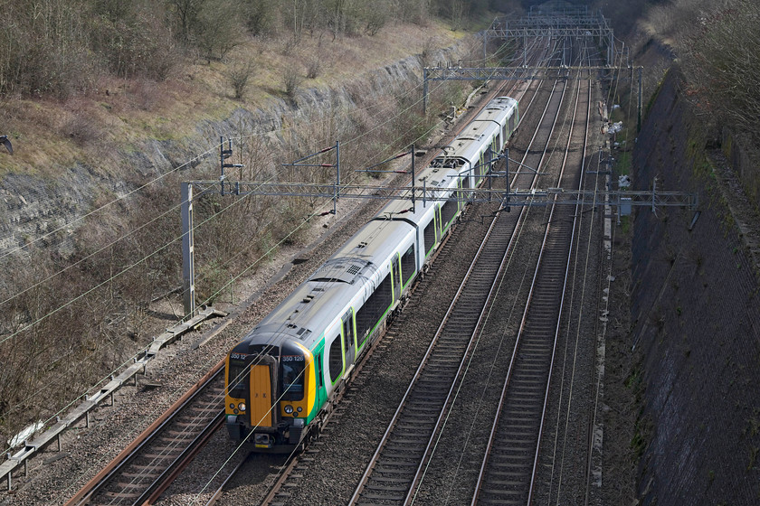 350126, LM 11.54 London Euston-Northampton (2N13, RT), Roade Cutting 
 350126 comes northwards through Roade Cutting working the 11.54 London Euston to Northampton working. I love this spot, it's quiet, affords great views and lots of trains to see! 
 Keywords: 350126 2N13 Roade Cutting