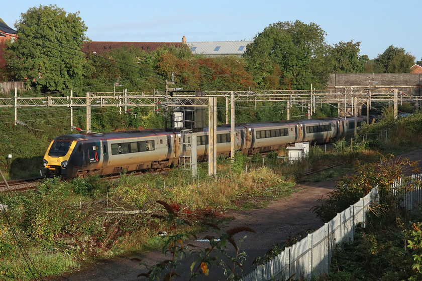 221115 & 221103, VT 05.35 Blackpool North-London Euston (1R14, RT), site of Roade station 
 AWC's 221115 and 221103 pass through Roade in lovely autumnal lighting working the 05.35 Blackpool to Euston service. The 1R14 is diagrammed as a twin Voyager service that I suspect is some sort of positioning run given that all the other services to and from Blackpool are operated by Pendolinos. 
 Keywords: 221115 221103 05.35 Blackpool North-London Euston 1R14 site of Roade station AWC Avanti West Coast Voyager