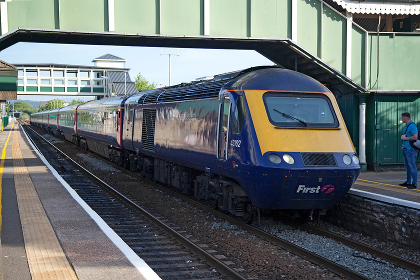 43162, GW 07.30 Carmarthen-London Paddington (1L42), Bridgend station 
 43162 arrives at Bridgend station with the 07.30 Carmarthen to Paddington service. This HST set will have arrived at Carmarthen the previous night as the 17.15 from Paddington. Stabled over night it is cleaned, serviced and then ready to work back to London next morning as seen here. 
 Keywords: 43162 07.30 Carmarthen-London Paddington 1L42 Bridgend station