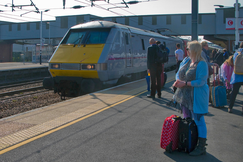 91118, 09.00 London King`s Cross-Edinburgh (1S09), Peterborough station 
 91118 arrives at a busy Peterborough station with the 09.00 King's Cross to Edinburgh service. My wife and I enjoyed a trip on this train to Newcastle. The Mk. IVs remain my favourite modern-day stock, even though it is coming up for twenty years old now they are roomy and very comfortable and, best of all, no under floor engine noise intrusion! 
 Keywords: 91118 09.00 London King`s Cross-Edinburgh 1S09 Peterborough station Virgin East Coast