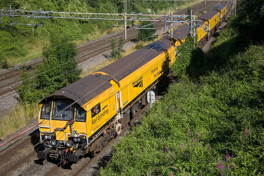 DR79404 & DR79401, 08.45 Northampton North Junction-Bletchley CE Sidings (4Q02, 12L), Victoria bridge 
 Rail grinders DR79404 and D79401 make the short journey from Northampton to Bletchley running as 4Q02. Unlike many other track machines, these are directly owned an operated by Network Rail as opposed to third parties. 
 Keywords: DR79404 DR79401 08.45 Northampton North Junction-Bletchley CE Sidings 4Q02 Victoria bridge NR Network Rail