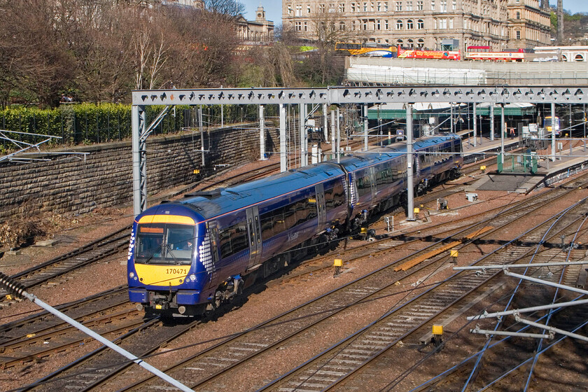 170471, SR 16.18 Edinburgh Waverley-Cowdenbeath, Edinburgh Waverley station from The Mound 
 First Group's 16.18 service to Cowdenbeath gets away from its starting point at Edinburgh Wavelery taken from The Mound to the west of the station. 170471 wears its smart First Group Saltaire livery that gives the TOC's trains a strong reasonable identity. However, this livery may well be changing in just under two years when First Group's franchise ends (in 2015). 
 Keywords: 170471 16.18 Edinburgh Waverley-Cowdenbeath Edinburgh Waverley station from The Mound ScotRail First Group