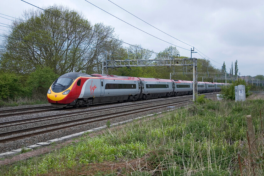 390125, VT unidentified up working, Roade 
 390125 'Virgin Stagecoach' passes Roade with an unidentified an up Virgin West Coast service. As can be seen, this spot seems relatively clear but the brambles and nettles were a bit of an issue climbing the fence that I wanted to get as close to as possible! 
 Keywords: 390125 unidentified up working Roade Virgin West Coast Pendolino