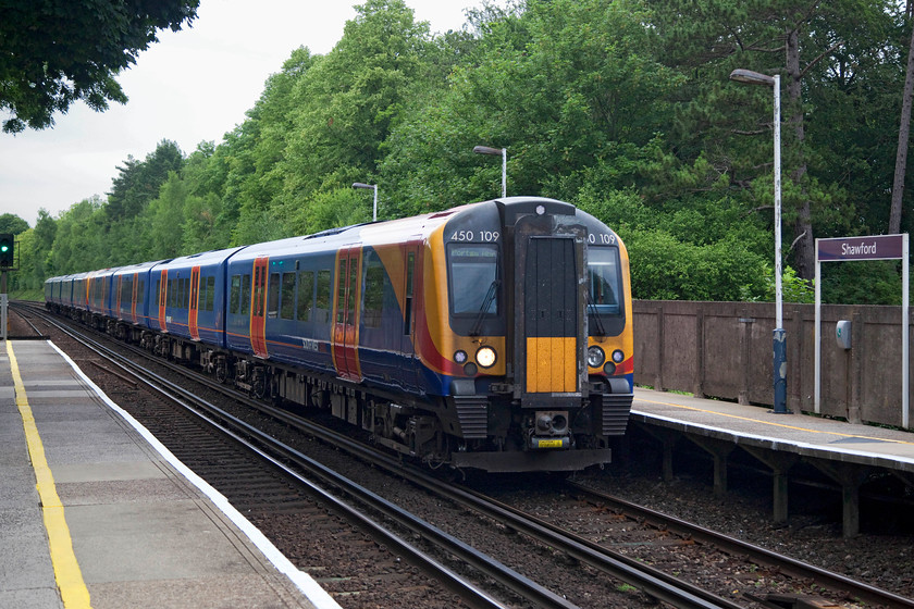 450109 & 450117, SW 17.09 London Waterloo-Portsmouth Harbour (1T53, RT), Shawford station 
 Shawford is a small village just south of Winchester. The station sits on top of an embankment in an elevated position. Here 450109 and 450117 passes the station working the 17.09 Waterloo to Portsmouth Harbour. 
 Keywords: 450109 450117 1T53 Shawford station