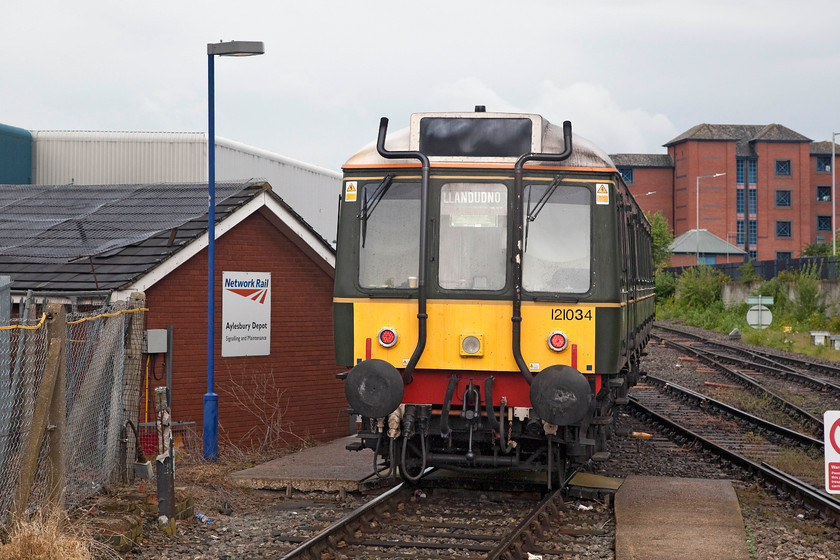 121034, ECS, Aylesbury station 
 121034 only has about six hours left in service as it heads off to Aylesbury depot to be serviced. It would then work two evening return workings to and from Princes Risborough and that would then be that; the end of a piece of railway history as the last first generation DMU leaves service. 
 Keywords: 121034 ECS Aylesbury station