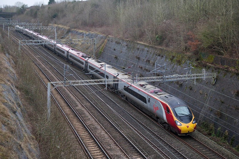 390134, VT 12.17 London Euston-Manchester Piccadilly (1H08, 6E), Roade Cutting 
 390134 'City of Carlisle' speeds through Roade Cutting forming the 12.17 Euston to Manchester Piccadilly. As a nine-car Pendolino, this unit is soon to be repainted into Virgin's new flying silk livery. 
 Keywords: 390134 12.17 London Euston-Manchester Piccadilly 1H08 Roade Cutting