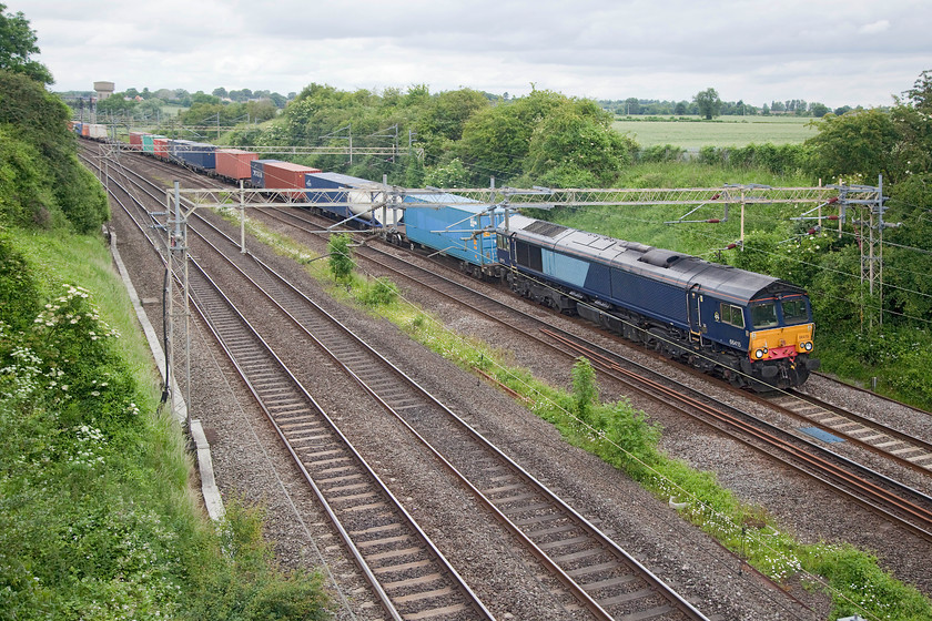 66415, 12.12 Lawley Street-London Gateway (4L46), Victoria Bridge 
 Looking a bit bare in its unbranded condition, 66415 passes Victoria Bridge just south of Roade with the 12.12 Lawley Street to London Gateway Freightliner. The livery it's carrying is the the old DRS style but minus all branding. It was actually a Freightliner locomotive so will just be a matter of time before it turns green! 
 Keywords: 66415 12.12 Lawley Street-London Gateway 4L46 Victoria Bridge