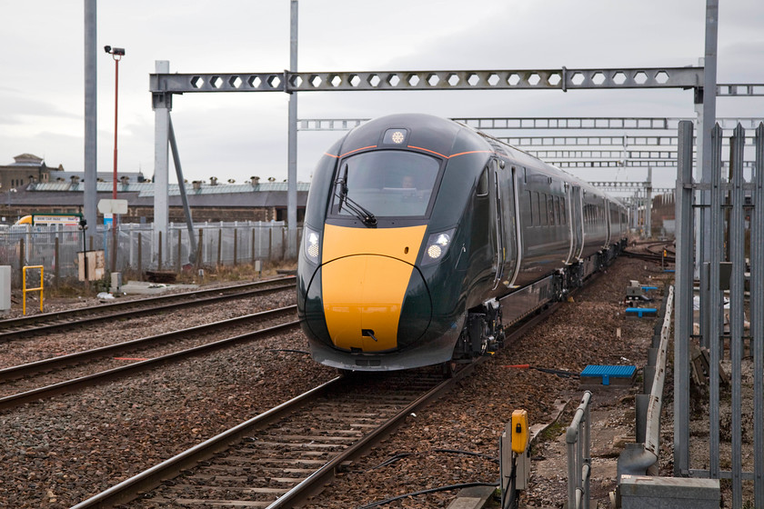 800031, GW 09.29 Swansea-London Paddington (1L48, 32L), Swindon station 
 Looking very smart and smelling of new paint and fresh oil, 800031 glides into Swindon forming the 09.29 Swansea to London Paddington working. I am not yet convinced that a long journey such as this would be as comfortable, given the complaints about the seating on the 800s, as it would be in an HST's Mk3? 
 Keywords: 800031 1L48 Swindon station