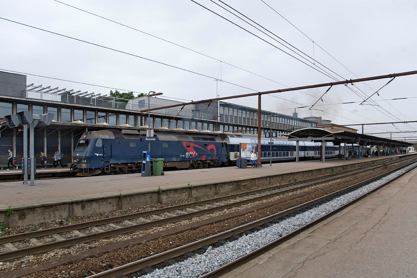 1526, 15.55 sterport-Holbk, Roskilde station 
 A relatively wide-angle photograph at Roskilde station showing the 15.55 sterport to Holbk train pausing whilst its passengers who will have travelled from Copenhagen disembark and leave the station. Soon, Class ME 1526 will get the train away and take a junction northwards to head to its destination 
 Keywords: 1526 15.55 sterport-Holbk Roskilde station Class ME DSB