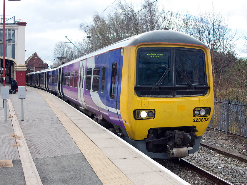 323233, NT 11.59 Stoke-on-Trent-Manchester Piccadilly (2H19), Stoke-on-Trent station 
 323233 sits in Stoke's north facing bay platform ready to work forward as the 11.59 to Manchester Piccadilly. 
 Keywords: 323233 11.59 Stoke-on-Trent-Manchester Piccadilly 2H19 Stoke-on-Trent station