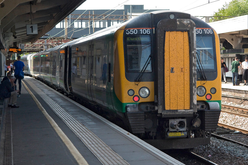 350106, LN 08.54 Birmingham New Street-London Euston (2Y02), Northampton station. 
 The rear end of 350106 as it leaves Northampton working the 08.54 Birmingham New Street to London Euston. 
 Keywords: 350106 2Y02 Northampton station.