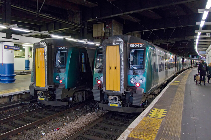 350404, LN 11.56 London Euston-Birmingham New Street (1Y33, 14L) & 350259, LN 11.46 London Euston-Crewe (1U33, 23L), London Euston station 
 A pair of London Northwestern Desiros wait at Euston station to depart for the north. To the left, 350259 will leave first leading the 11.46 service to Crewe. To the right, the 350404 will lead the 11.56 to Birmingham New Street which my wife and would travel on as far as Northampton. 
 Keywords: 350404 11.56 London Euston-Birmingham New Street 1Y33 350259 11.46 London Euston-Crewe 1U33 London Euston station