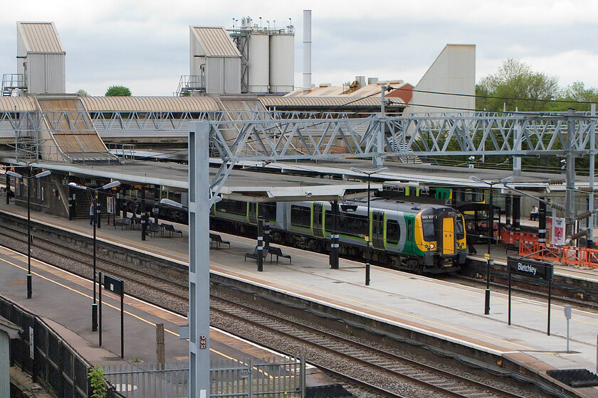 350107, LM 11.14 Birmingham New Street-London Euston, Bletchley station from Bletchley PSB 
 Taken from the window of Bletchley PSB, which closed five months ago, 350107 pauses at the adjacent station working the 11.14 Birmingham New Street to Euston service. Just visible behind the Desiro is one of London Midland's Class 150s that work the Marton Vale line between here and Bedford. 
 Keywords: 350107 11.14 Birmingham New Street-London Euston Bletchley station from Bletchley PSB London Midland Desiro