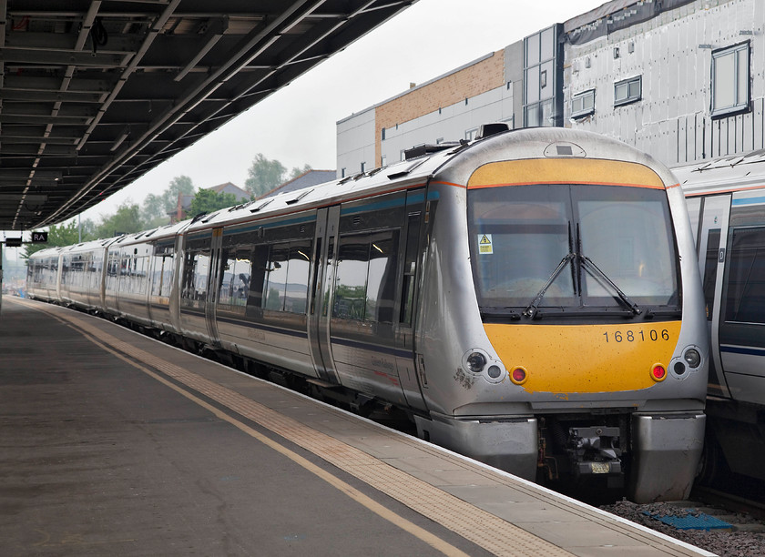 168106, CH 11.11 Oxford-London Marylebone (1Y20, 4L), Oxford station 
 168106 has the RA at Oxford and prepares to depart woking the 11.11 to London Marylebone. Oxford station is hopelessly ill-equipped to deal with the number of passengers who pass through it. This situation is not going to improve when (if ever?) the Varsity line re-opens bringing more footfall. 
 Keywords: 168106 1Y20 Oxford station