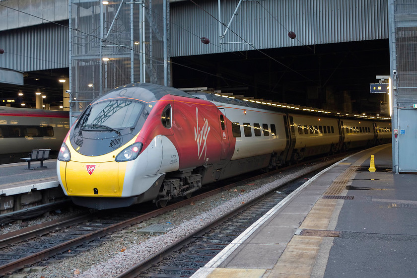 390009, VT 15.30 London Euston-Glasgow Central (1S78, 11L), London Euston station 
 390009 'Treaty of Union' pokes its nose out of the gloom at Euston station into the fresh air as it waits to leave with the 15.30 to Glasgow Central. This Pendolino is showing off its new flying silk livery. This livery is going to be applied to all the class 390s over the coming months changing their as launched looks for ever! 
 Keywords: 390009 15.30 London Euston-Glasgow Central 1S78 London Euston station