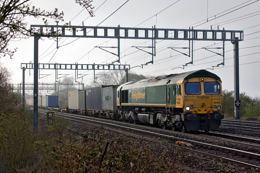 66952, 04.25 Felixstowe North-Lawley Street (4M88), Ashton Road bridge 
 Not long after the 4M45 had headed north, 66952 leads the 4M88 04.25 Felixstowe to Lawley Street Freightliner. The train is seen on the down slow line between the villages of Roade and Ashton in Northamptonshire. 
 Keywords: 66952 04.25 Felixstowe North-Lawley Street 4M88 Ashton Road bridge