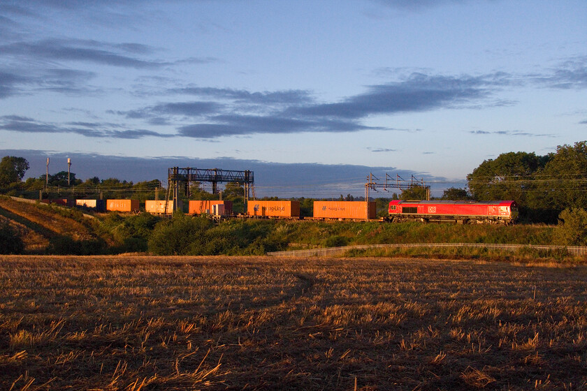 66182, 02.35 London Gateway-Trafford Park (4M83, 3E), between Roade and Ashton 
 The sun is doing a magnificent job of illuminating the 02.35 London Gateway to Trafford Park 4M83 service as it approaches Roade led by DB's 66182. As I said almost a year ago, this is not a train that I photograph very often due to its timings, I captured it very close to this location last September, see.... https://www.ontheupfast.com/p/21936chg/30031982993/x66128-02-35-london-gateway-trafford 
 Keywords: 66182 02.35 London Gateway-Trafford Park 4M83 between Roade and Ashton DB Freightliner