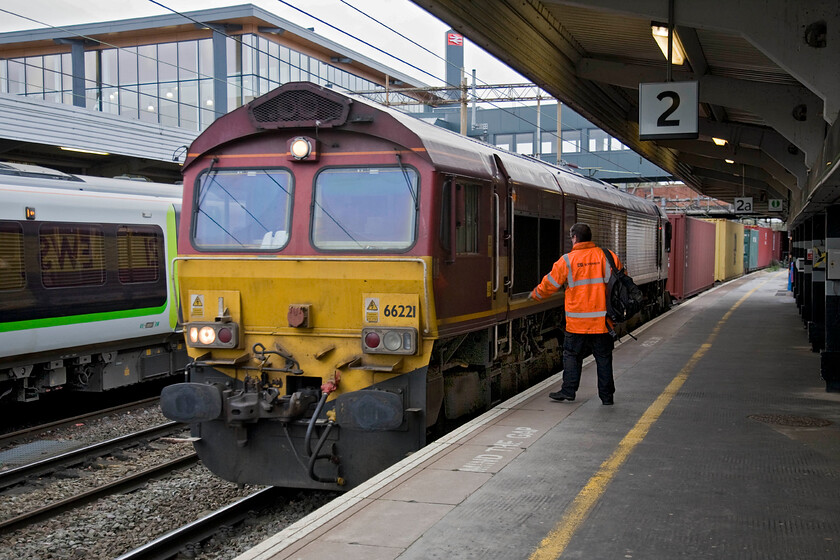 66221, 04.14 Felixstowe North-Burton ot Wetmore (4M07), Northampton station 
 The 4M07 04.14 Felixstowe to Burton ot Wetmore comes to a halt at Northampton's platform two. Once the train has stopped there will be a change of drivers with the relief taking service on to its destination. Now fourteen years old, this particular locomotive has worn this EWS livery since new. With EWS having been taken over by Deutsche Bahn in 2007 it still comes as a surprise that it has yet to be re-livered some five years later. 
 Keywords: 66221 04.14 Felixstowe North-Burton ot Wetmore 4M07 Northampton station DB Schenker