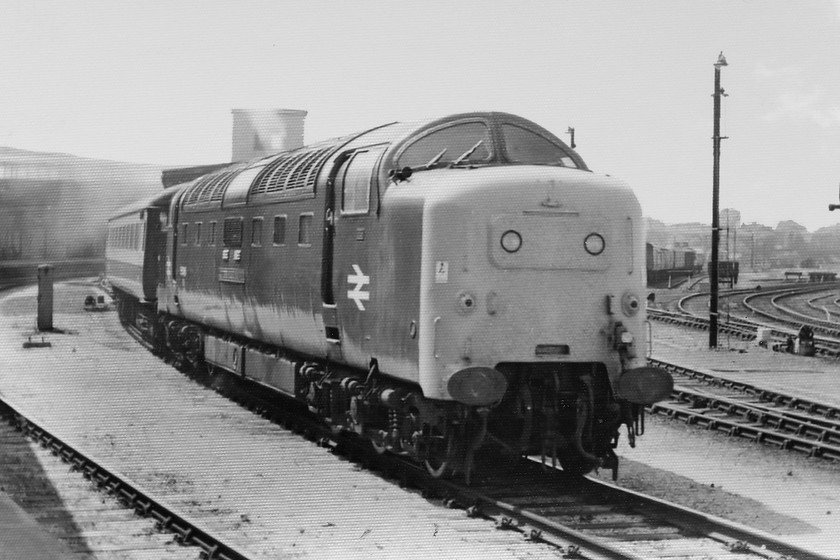 55016, 09.00 London Kings Cross-Edinburgh (1S17), York station 
 55016 'Gordon Highlander' leaves York station working the 1S17 09.00 King's Cross to Edinburgh. Simon and I travelled on this train from London, the first journey of our Railrover. 55016 made it into preservation following withdrawn on 30.12.81. However, it has passed from owner to owner. At the time of writing it is on its 8th owner, Locomotive Services Limited who took ownership, along with 55022, from martin Walker in late 2017. 
 Keywords: 55016 09.00 London Kings Cross-Edinburgh 1S17 York station