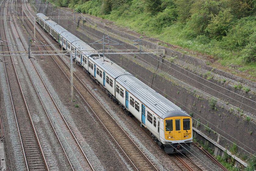 319217 & 319429, LN 17.51 Northampton-Bletchley CS ECS (5B73, 6E), Roade cutting 
 London Northwestern still retains a small number of Class 319 ex-Thameslink units for use on various peak hour services. However, given the massive reduction in passenger numbers due to COVID, I am not at all sure how much use they are actually getting! Having run up to Northampton from Euston a little earlier 319217 leads 319429 as the 17.51 Northampton to Bletchley empty stock working. The two units, that are in different liveries, pass through Roade cutting. 
 Keywords: 319217 319429 17.51 Northampton-Bletchley ECS 5B73 Roade cutting London Northwestern