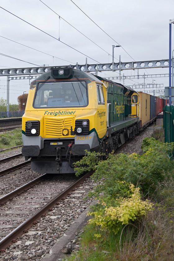 70017, 06.12 Leeds FLT-Southampton (4O90), Cholsey station 
 Making a heck of a row as it tears past Cholsey station, 70017 hauls the 06.12 Leeds to Southampton Freightliner. Not an ideal position for this photograph but sometimes there is no time to get to a better location! 
 Keywords: 70017 06.12 Leeds FLT-Southampton 4O90 Cholsey station