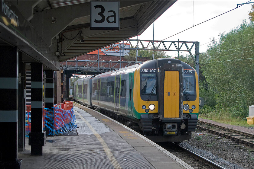 350102, LM 08.49 London Euston-Birmingham New Street, Northampton station 
 350102 arrives at Northampton's platform three with the 08.49 Euston to Birmingham New Street service. My wife and I took this train to its destination. 
 Keywords: 350102 08.49 London Euston-Birmingham New Street Northampton station London Midland Desiro