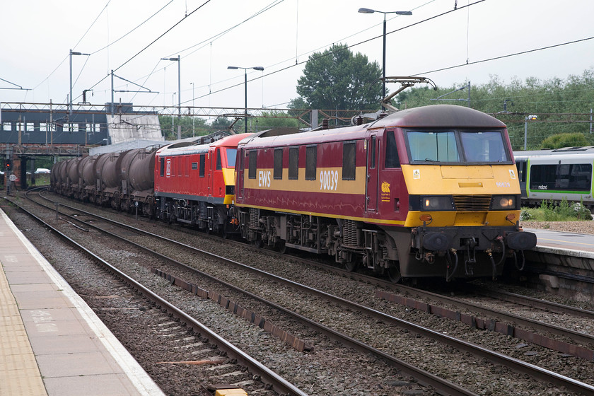 90039 & 90019, 02.32 Dollands Moor-Irvine paper mill (6S94), Northampton station 
 A working that passes through Northampton once a week is the WO 02.32 Dollands Moor to Irvine paper mill china clay working. It usually runs on a Wednesday and returns on a Friday but the usual rules apply! Here, 90039 and 90019 'Multimodal' haul the heavy train through the station on its journey north to Scotland. 
 Keywords: 90039 90019 02.32 Dollands Moor-Irvine paper mill 6S94 Northampton station