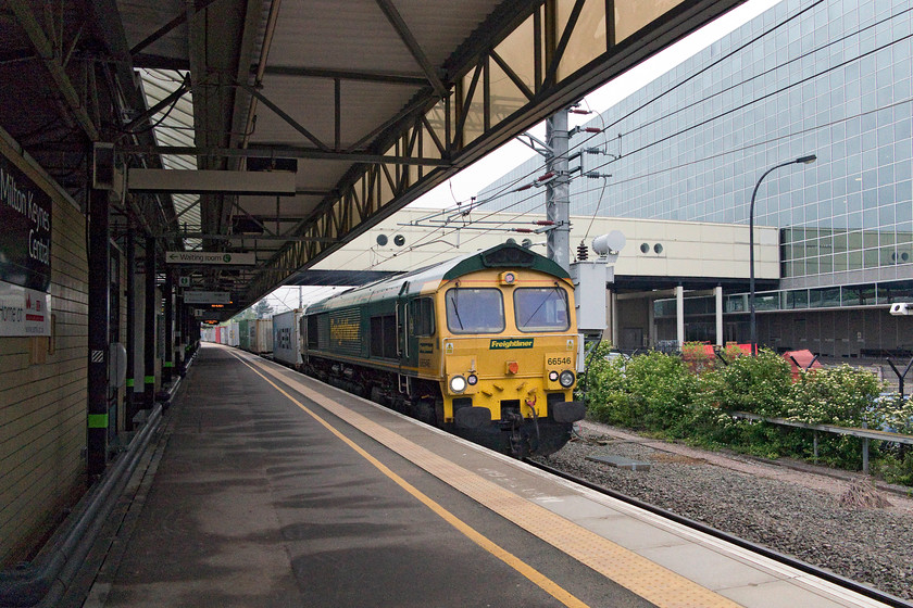 66546, 08.14 Crewe BH-Felixstowe N, MKC station 
 66546 passes through Milton Keynes' platform 1 with the 08.14 Crewe Basford Hall to Felixstowe Freightliner. Using my 'pocket' camera, complete with its limitations, I was surprised at the reasonable quality of this picture. Admittedly, I did need to use Neat Image (an excellent Photoshop plug-in) to take care of some 'noise' as I was pushing the ISO a little! 
 Keywords: 66546 08.14 Crewe Basford Hall-Felixstowe Freightliner, Milton Keynes station