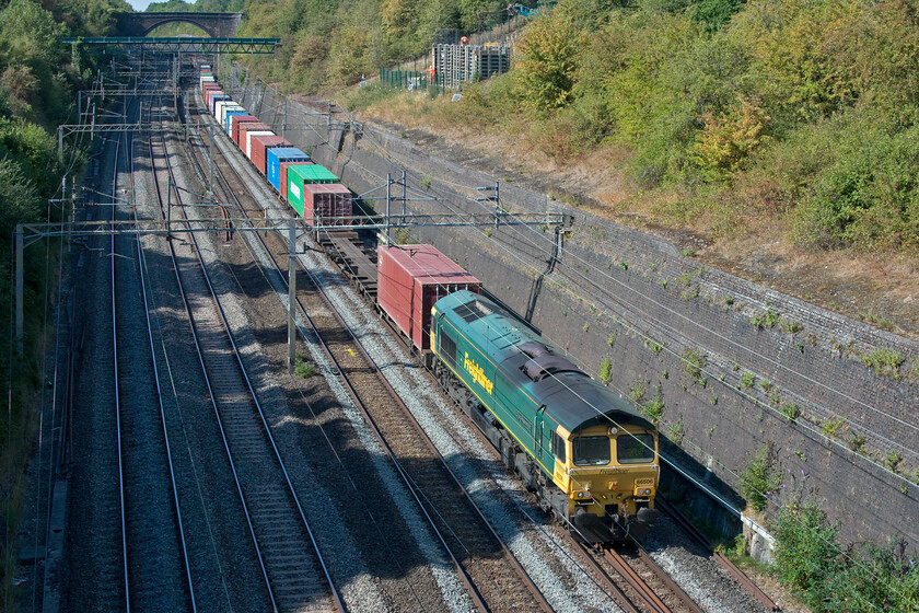 2. 66506 , 13.41 Crewe BH-Felixstowe N (4L90, 12L), Roade cutting