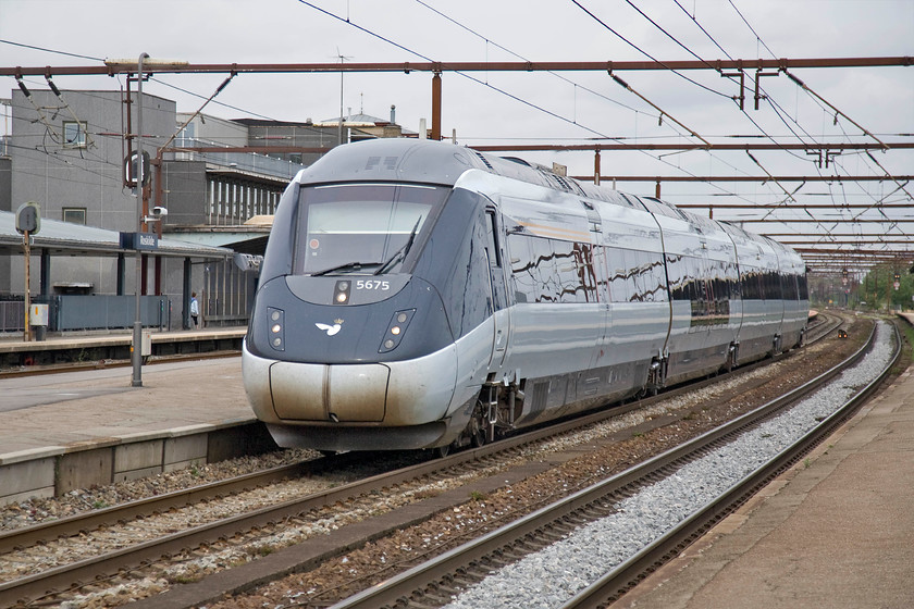 5675, 15.50 Copenhagen Central-Frederikshavn, Roskilde station 
 IC4 set number 5675 leaves Roskilde station with the 15.50 Copenhagen Central to Frederikshavn. Frederikshavn is a charming but strategically important town of some twenty-five thousand people to the very north of Jutland and some distance from Copenhagen by train representing somewhat of a northern outpost of the DSB network. I hope that 5675 makes it that far without incident as their propensity to break down is well documented with appalling availability! 
 Keywords: 5675 15.50 Copenhagen Central-Frederikshavn Roskilde station