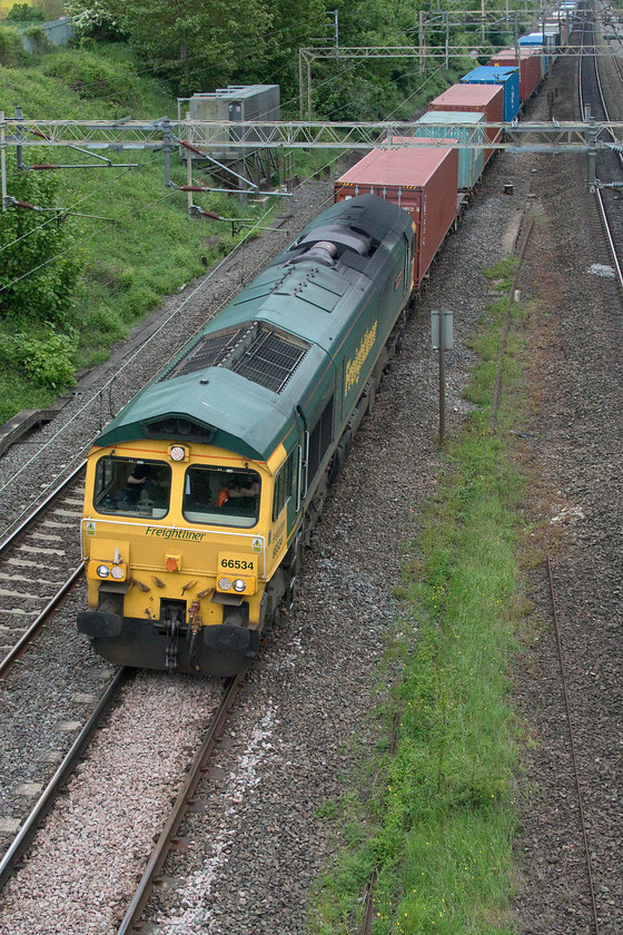 66534, 13.13 Felixstowe North-Lawley Street, Victoria bridge 
 Following just three minutes after the previous down freight, and the fifth freight within in a twenty-nine minute period of time at Victoria bridge passes! 66534 'OOCL Express' leads the 13.13 Felixstowe North to Lawley Street north through the Northamptonshire countryside. 
 Keywords: 66534 13.13 Felixstowe North-Lawley Street Victoria bridge