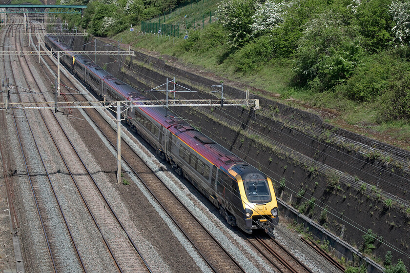 221104 & 221114, VT 06.52 Edinburgh Waverley-London Euston (9M50, 26L), Roade cutting 
 Due to the failure of a Class 390 Pendolino (390040, 1B48, 09.10 Birmingham New Street-London Euston), a short distance away the up fast line was blocked at Blisworth necessitating all up services to be diverted via Northampton. 221104 and 221114 accelerate on the up-grade through Roade cutting working the 06.52 Edinburgh to Euston service. I could not imagine a much worse way to travel from Scotland to London than on a Voyager especially when a lengthy diversion added to the journey time! 
 Keywords: 221104 221114 06.52 Edinburgh Waverley-London Euston 9M50 Roade cutting Avanti West Coast Voyager