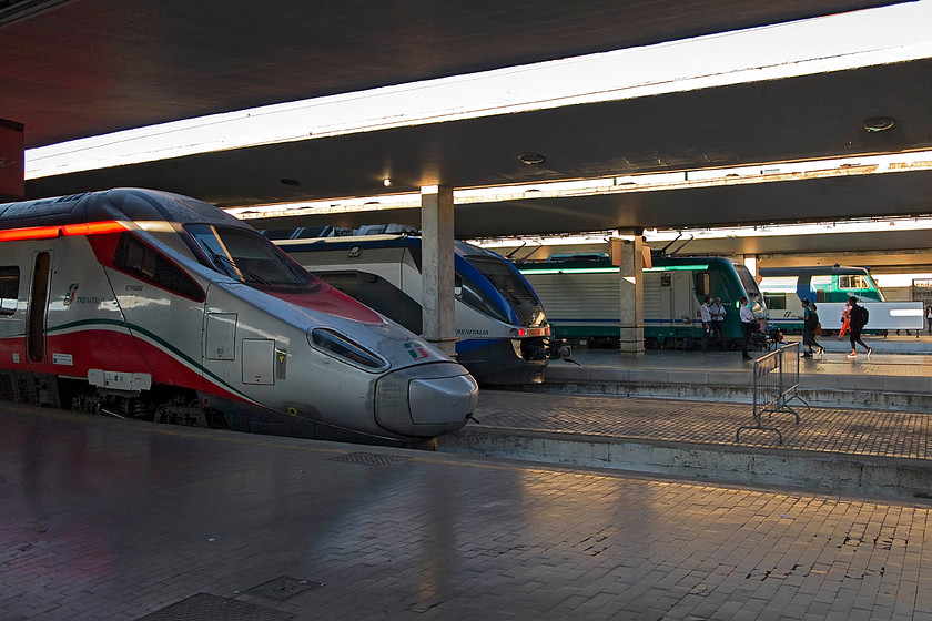 600.007, 17.20 Milan C-Rome T (9549), 425.072, unidentified working & 464.156, 19.13 Florence CMN-Rome T (2317), Florence SMN station 
 A line up of trains at Florence SMN station. In the foreground is 600.007 working the high speed 17.20 Milan to Rome service. There is then an unidentified working formed by EMU 425.072. Beyond that is a class 464 and at the end a DVT. 
 Keywords: 600.007 17.20 Milan C-Rome T 9549 425.072 unidentified working 464.156 19.13 Florence CMN-Rome T 2317 Florence SMN station